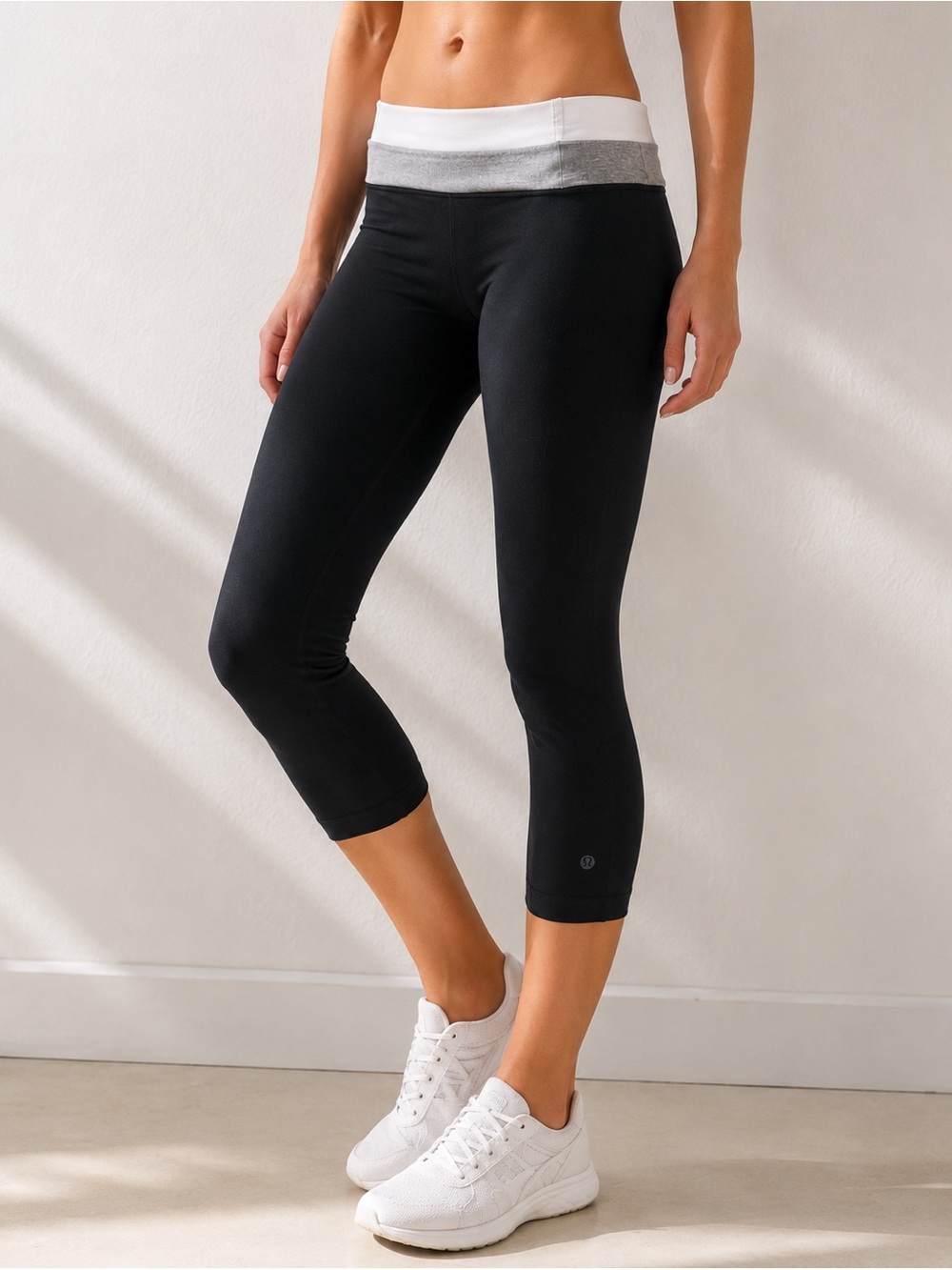 Lululemon Black Crop Leggings Gray White Waistband Size 6